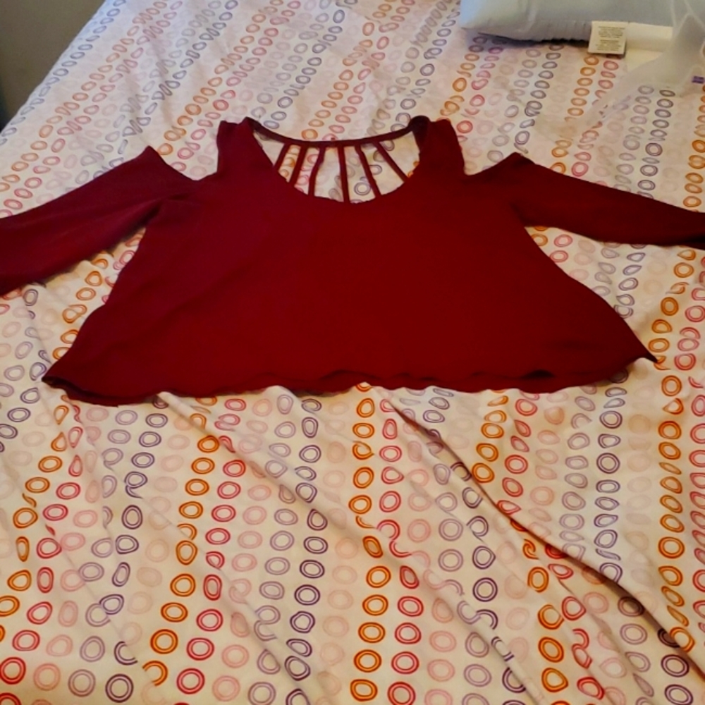 Dark red croptop shoulder, small